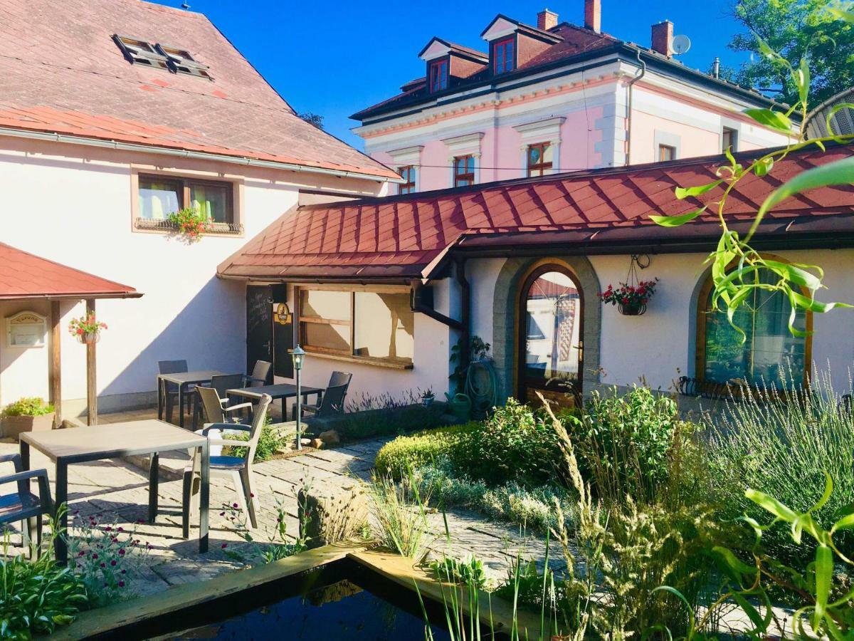 Pension Verona Novy Bor Bagian luar foto